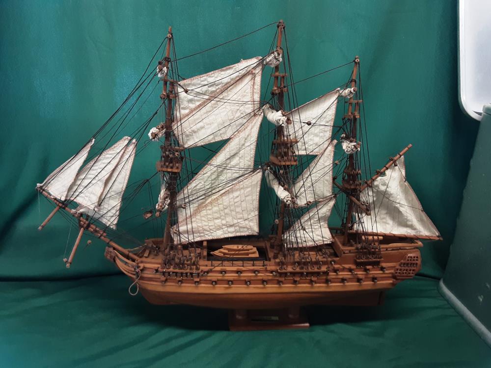 BATEAU BOIS MINIATURE SUPERBE 1784