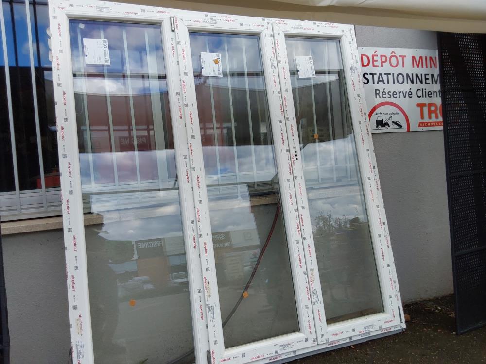 PORTE FENETRE DE VENTAUX ET 1 FIXE PVC BLANC