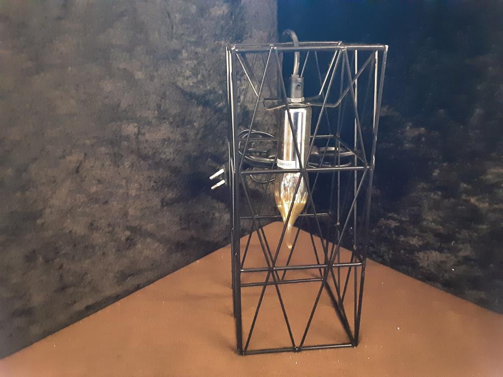 LAMPE METAL AJOURÉ