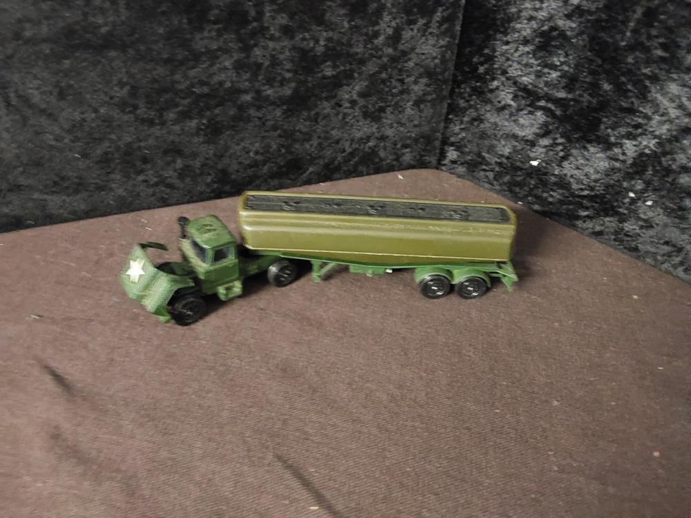 CAMION MINIATURE 1:43 MILITAIRE CITERNE