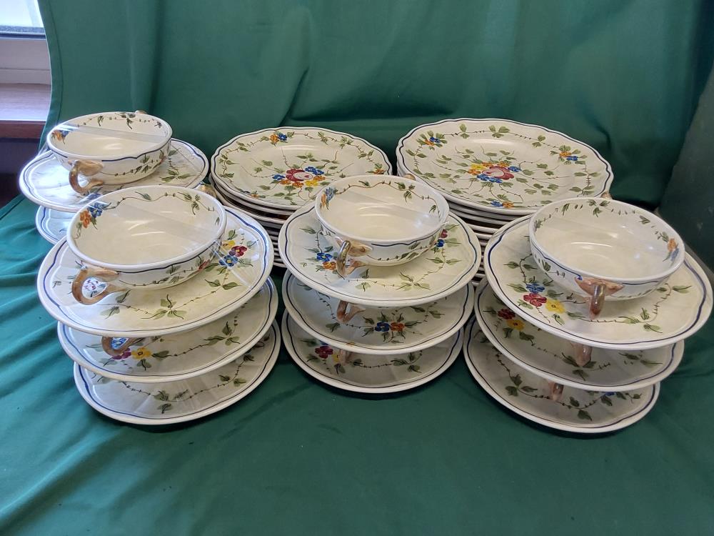 SERVICE DE TABLE PORCELAINE FLEURS - 47 PIÈCES