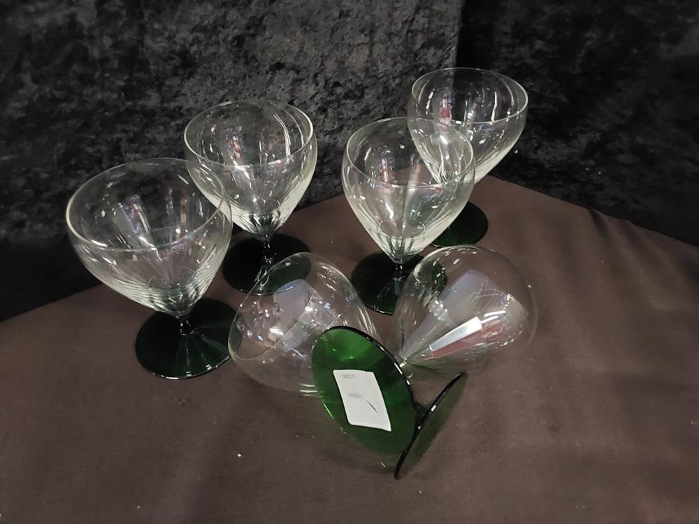 LOT DE 6 VERRES SUR PIED VERT