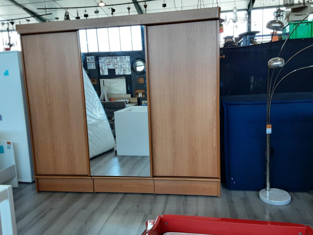ARMOIRE 3 PORTES COULISSANTES 3 TIROIRS COLORIS CHENE