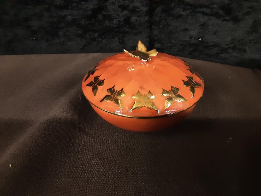 BONBONNIERE ORANGÉE PAPILLONS DORÉS - PORCELAINE DE LIMOGES