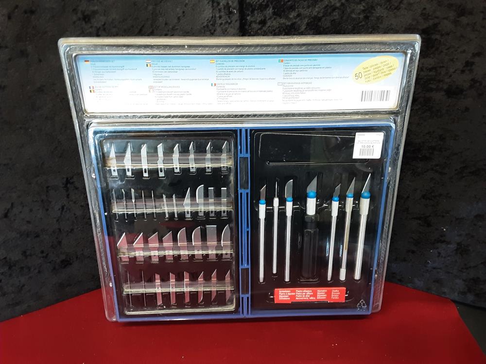 MALETTE DE CUTTERS DE PRÉCISION 50 PIÈCES