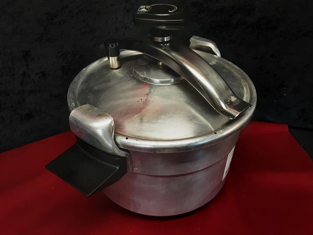 COCOTTE MINUTE EN ALUMINIUM 