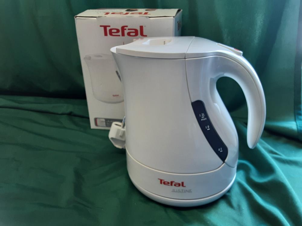 BOUILLOIRE TEFAL DANS SON CARTON