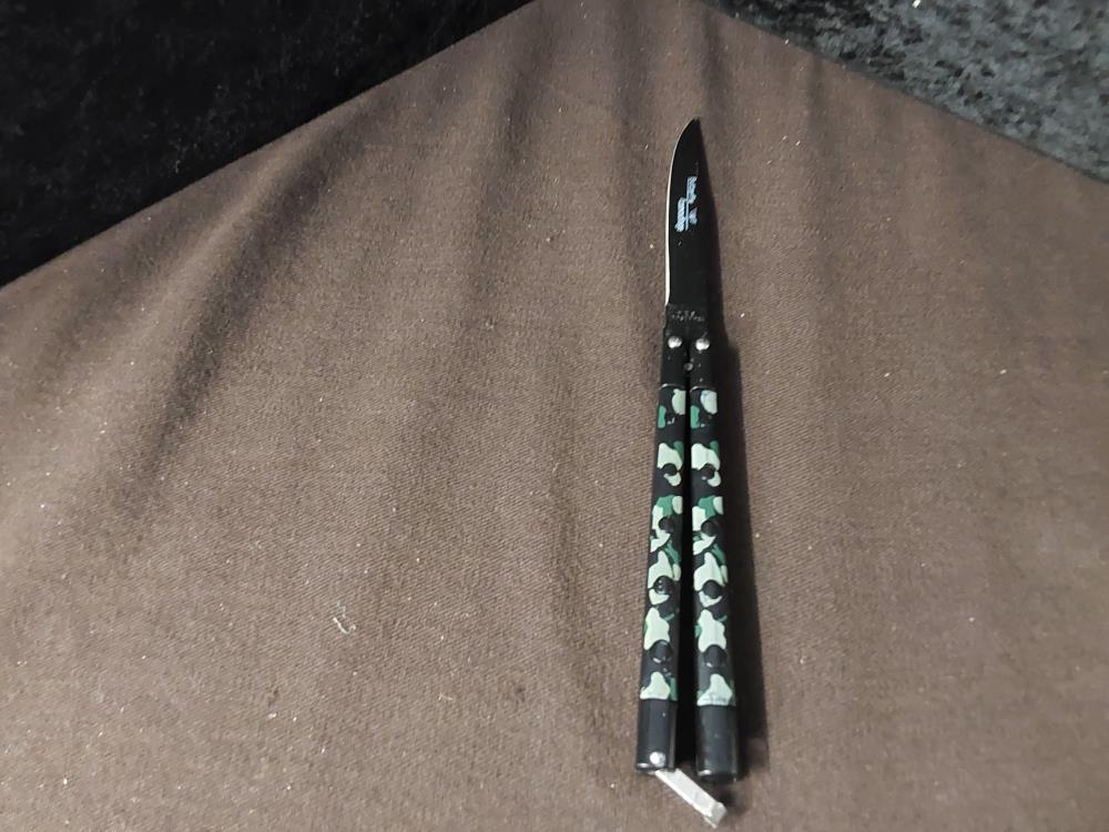 COUTEAU PAPILLON CAMOUFLAGE