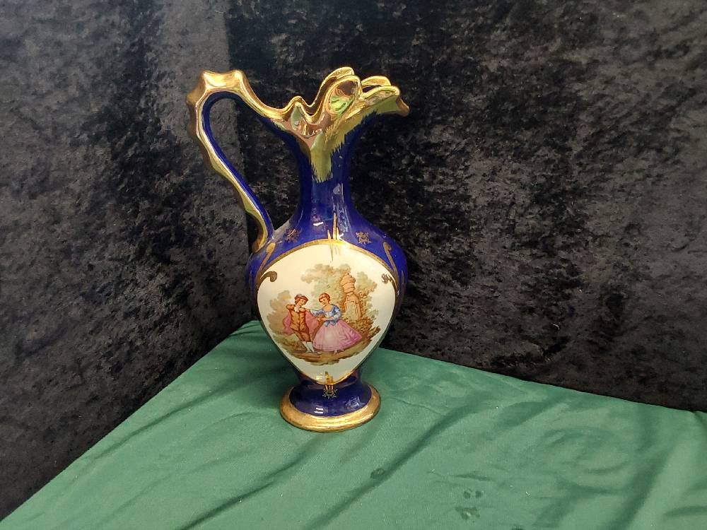 CRUCHE PORCELAINE DECOR MARQUISE