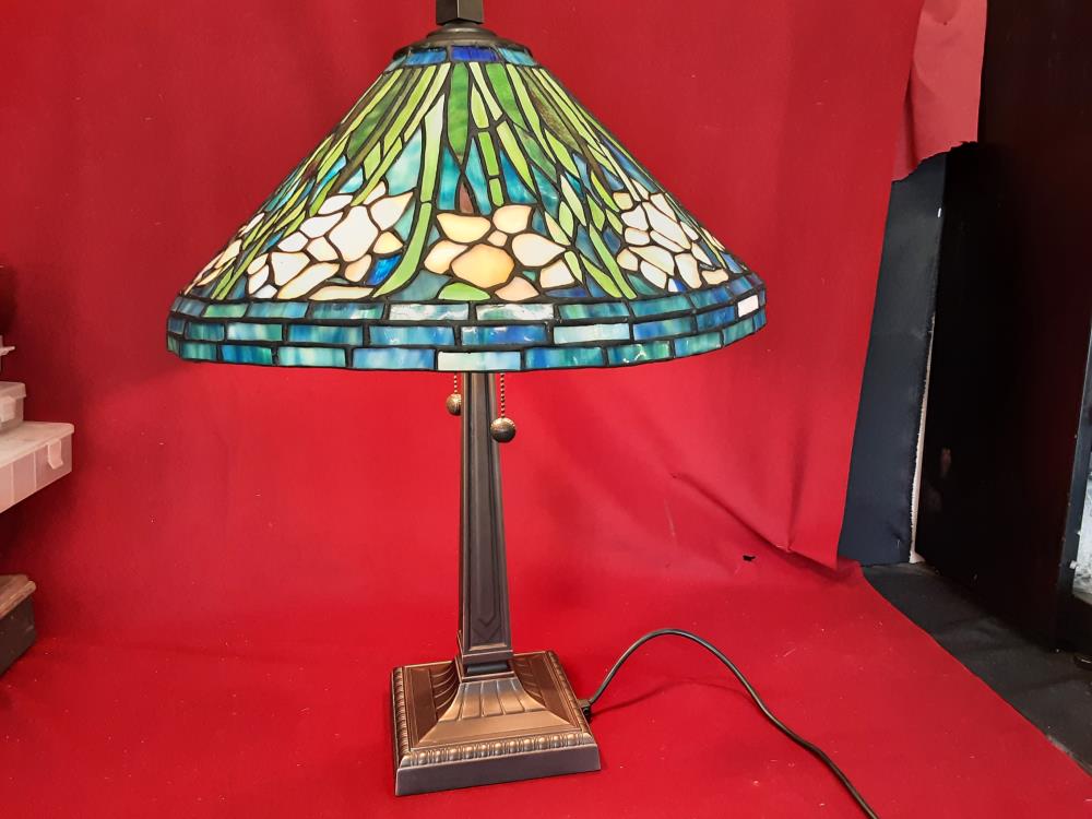 LAMPE STYLE TIFFANY COLORIS BLEUE VERT 