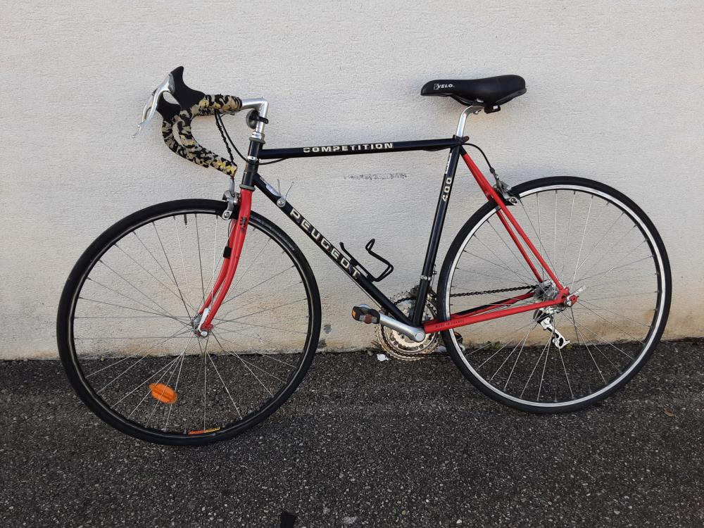 VELO COURSE PEUGEOT NOIR ET ROUGE