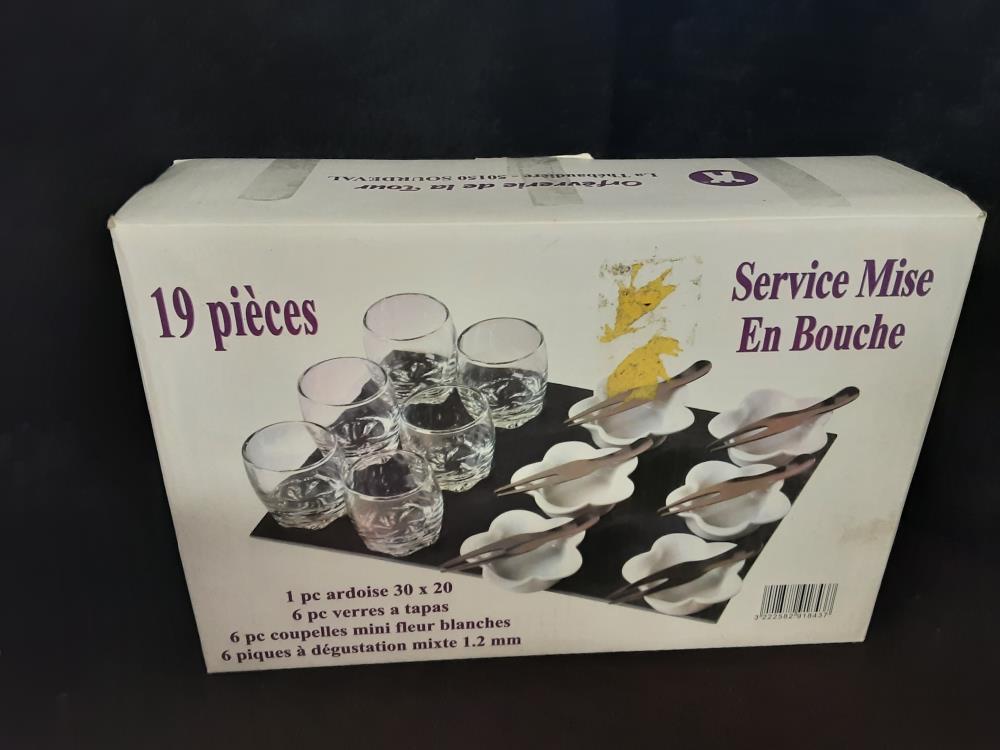 SERVICE MISE EN BOUCHE 19 PIECES
