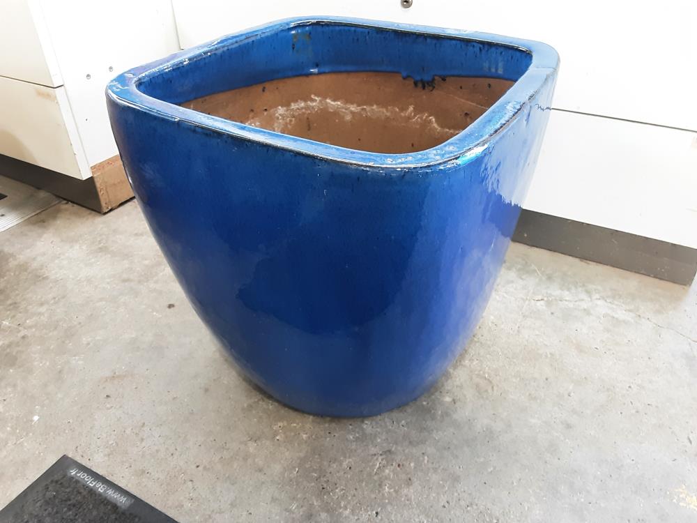 CACHE POT BLEU