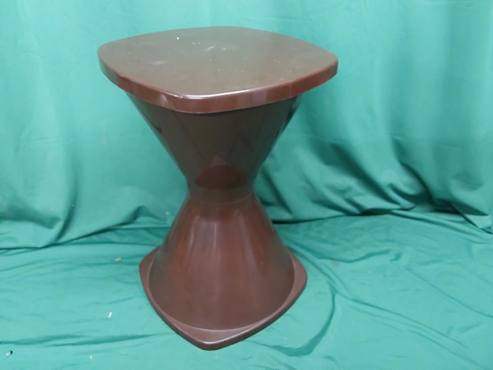 TABOURET VINTAGE PLASTIQUE MARRON