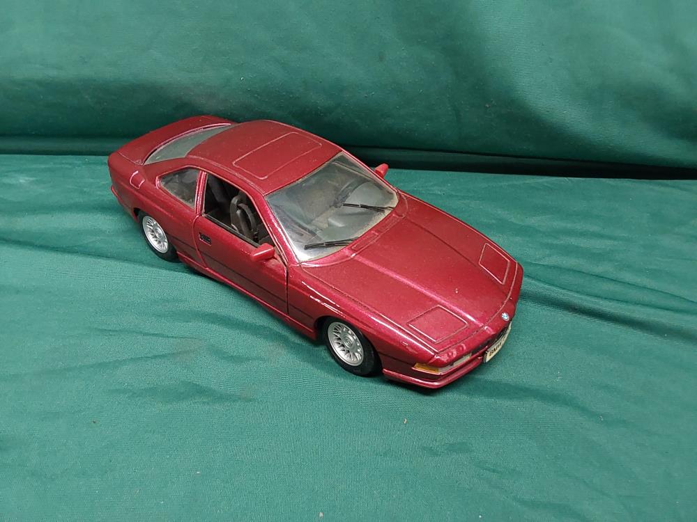 BMW 850I 1/18 MAISTO