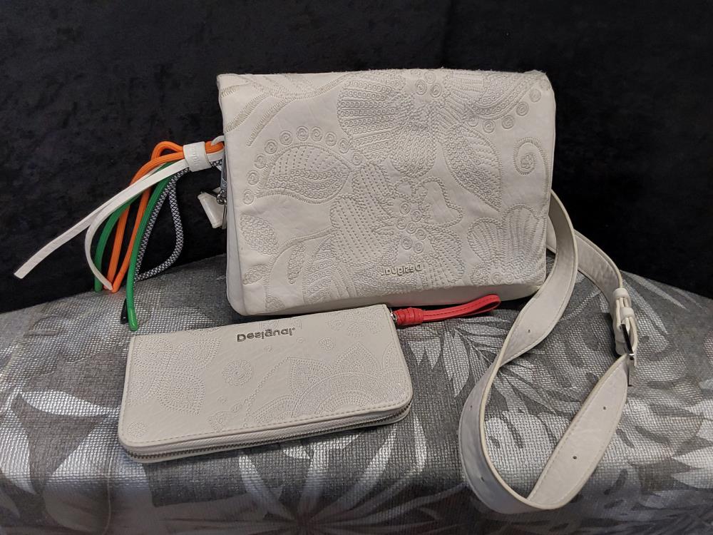 SAC A MAIN + PORTE FEUILLE BLANC DESIGUAL