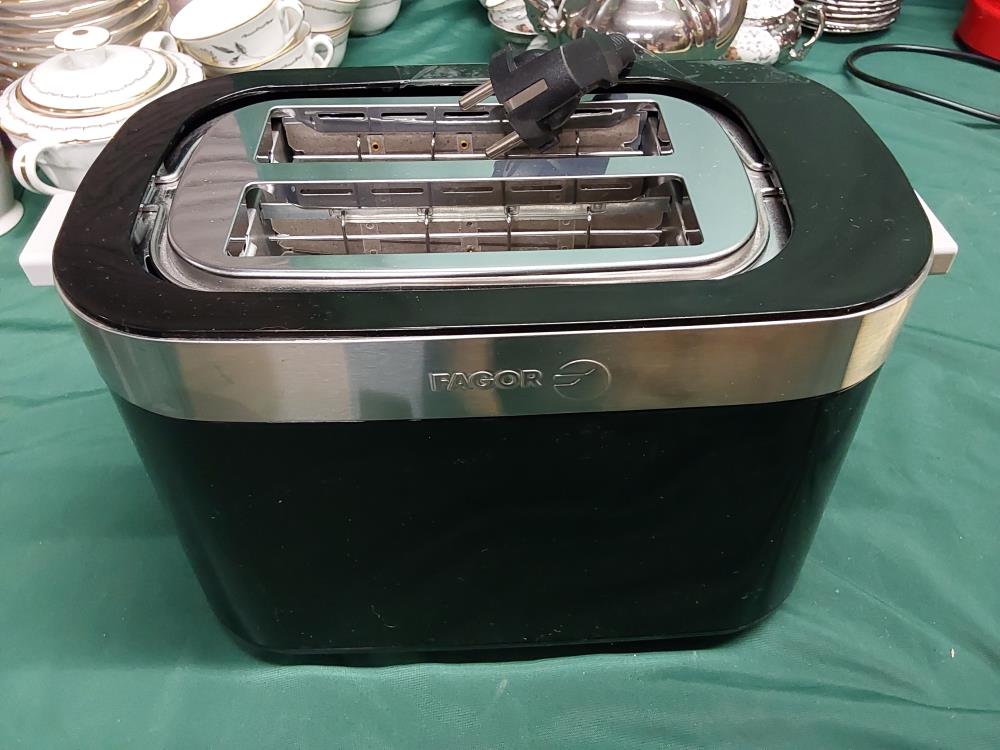 GRILLE PAIN FAGOR NOIR