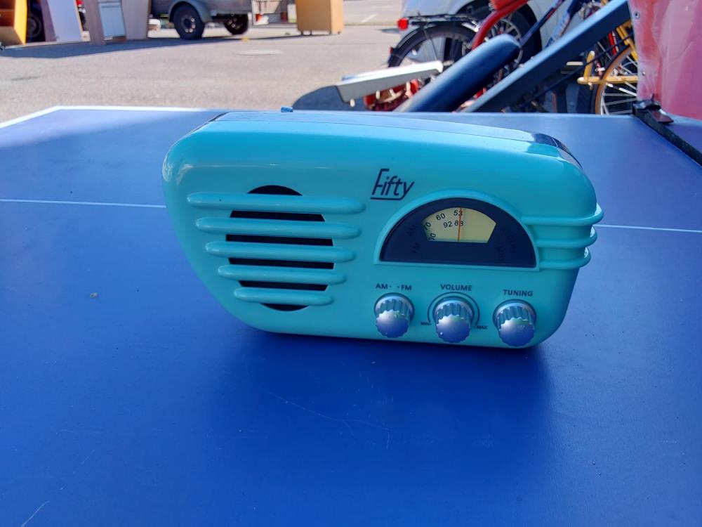 RADIO PORTABLE BLEU FIFTY