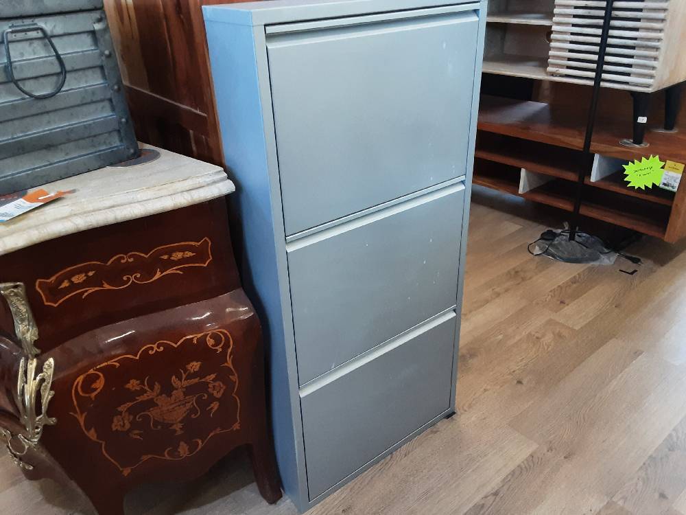 MEUBLE A CHAUSSURES 3 PORTES METAL GRIS