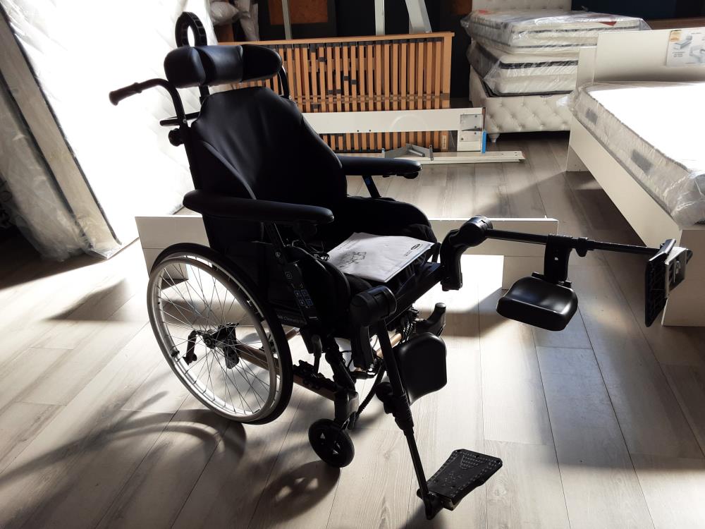 FAUTEUIL ROULANT DOSSIER ET ASSISE ELECTRIQUE INVACARE REA CLIMATIS PRO