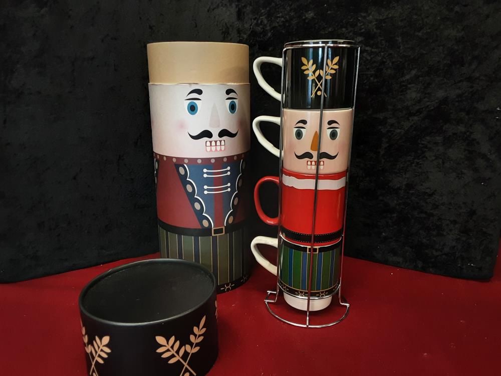 LOT 4 TASSES + SUPPORT CASSE-NOISETTE AVEC BOITE 