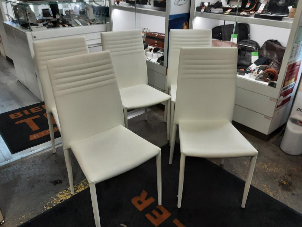 LOT DE 5 CHAISES PVC BLANC 