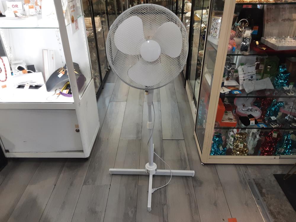 VENTILATEUR SUR PIED 
