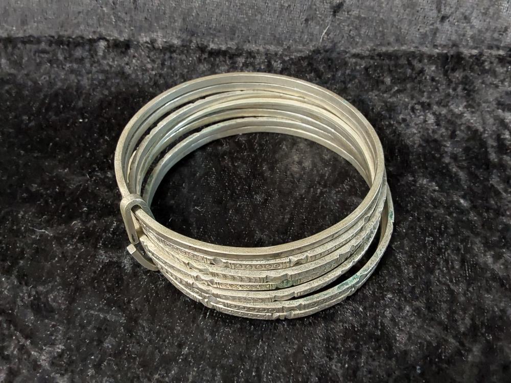 ENSEMBLE 7 BRACELETS RIGIDES FINS MÉTAL 