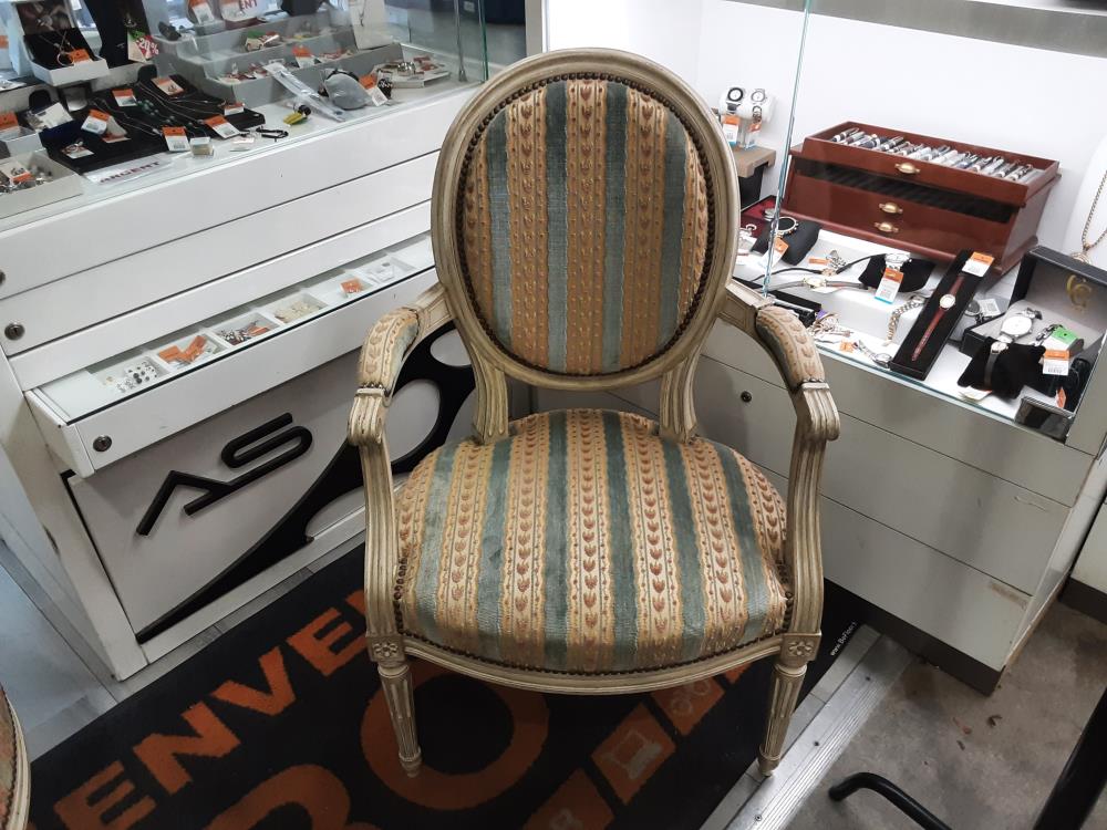 FAUTEUIL MEDAILLON 