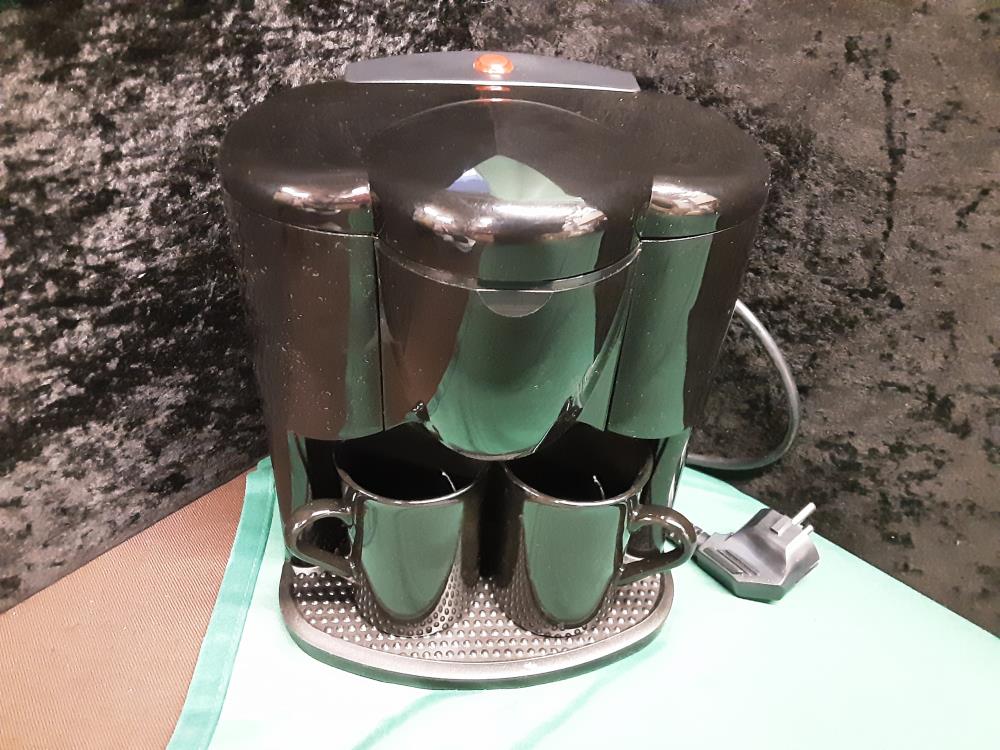 MACHINE A CAFE LE POINT + 2 TASSES