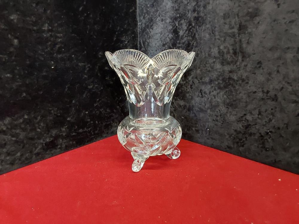 VASE CRISTAL CISELE SUR PIED