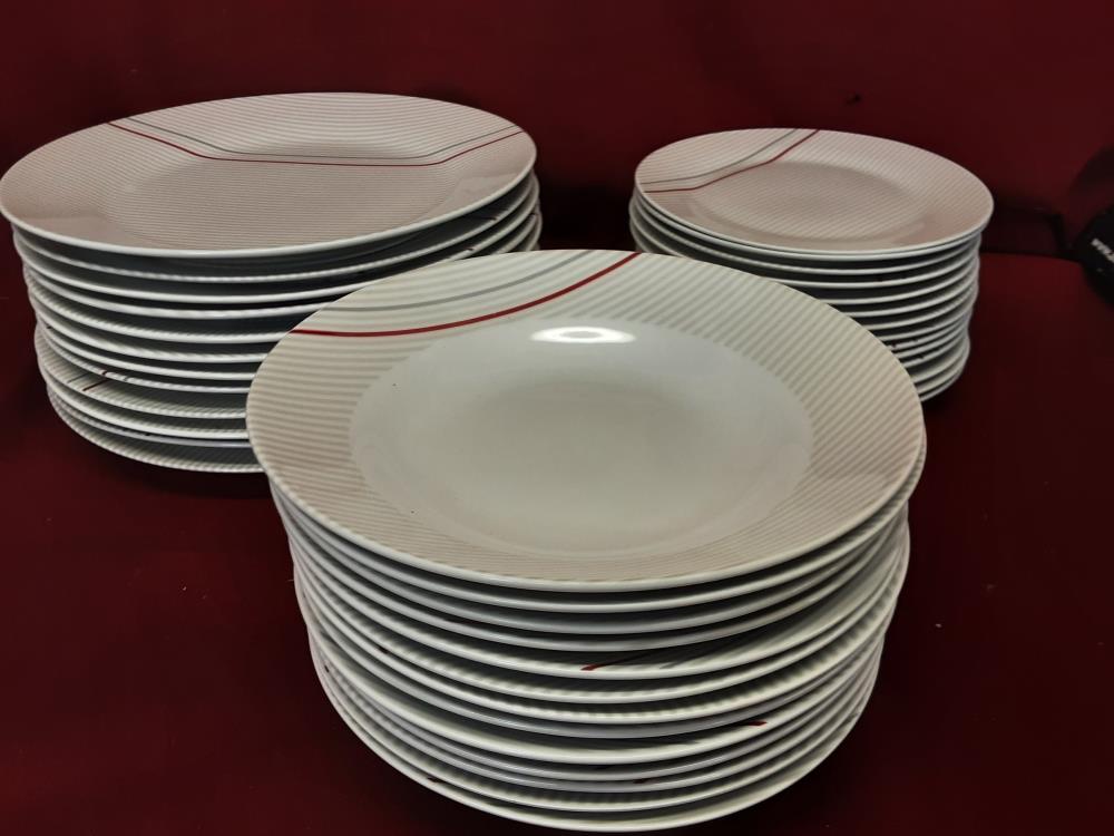 LOT ASSIETTES PLATES CREUSES ET DESSERT A RAYURES  12 PERSONNES 