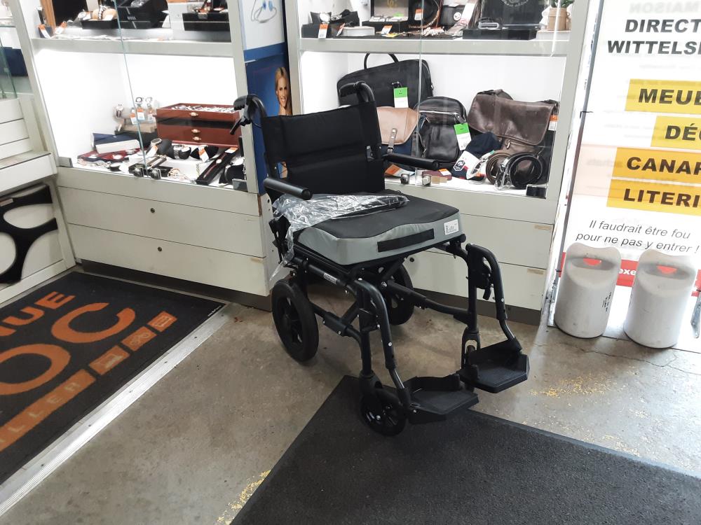 FAUTEUIL ROULANT PLIABLE POCKET