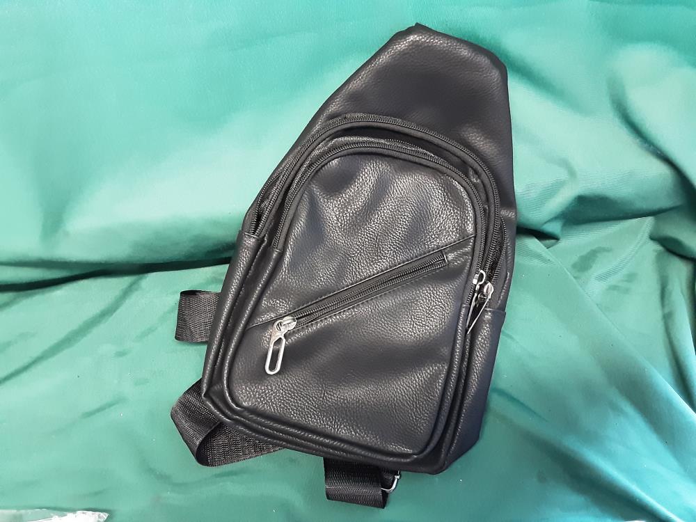 SACOCHE 15 À BANDOULIÈRE NOIRE