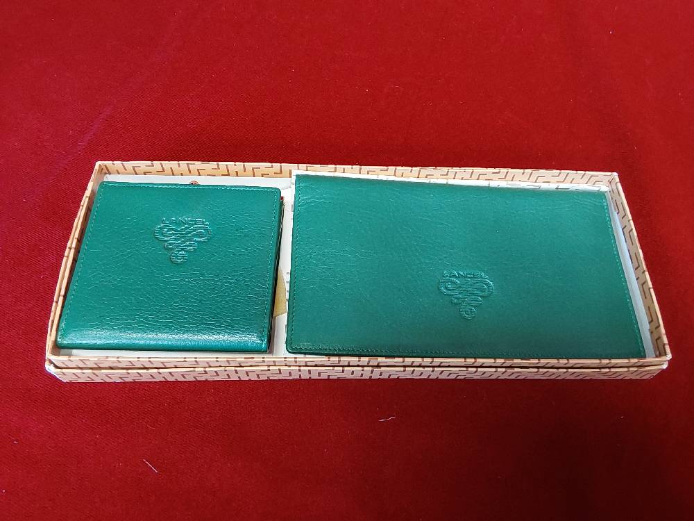 ENSEMBLE PORTE MONNAIE + PORTE CARTES ET CHÉQUIER CUIR VERT LANCEL 