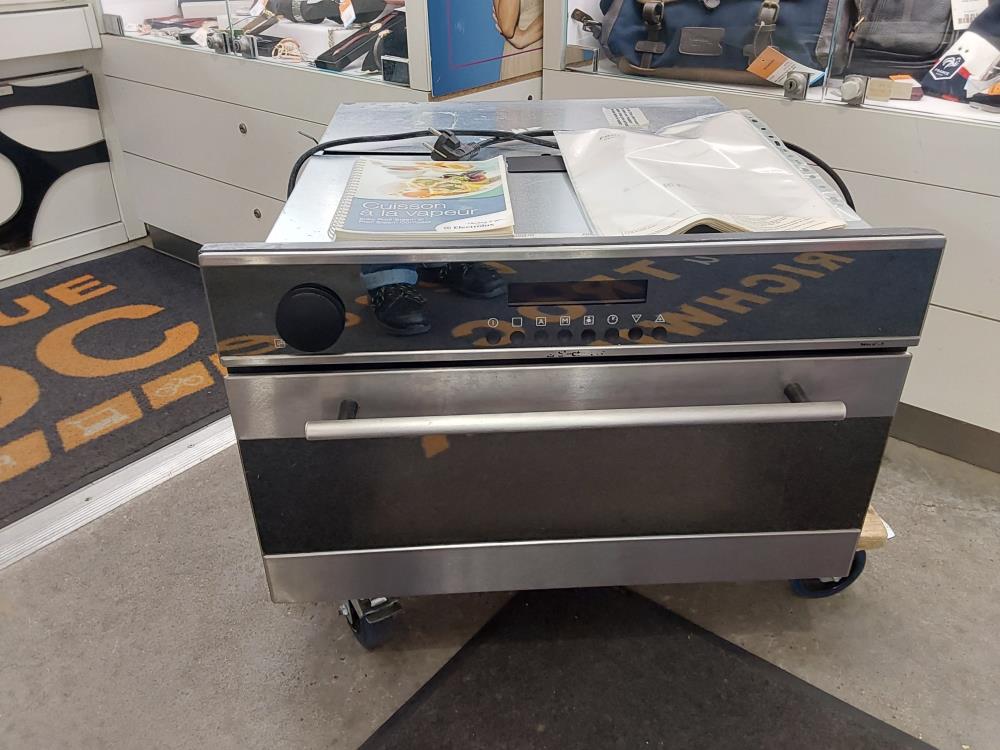 FOUR VAPEUR ELECTROLUX