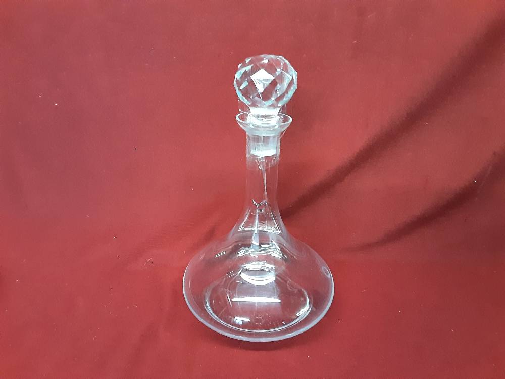CARAFE AVEC BOUCHON 