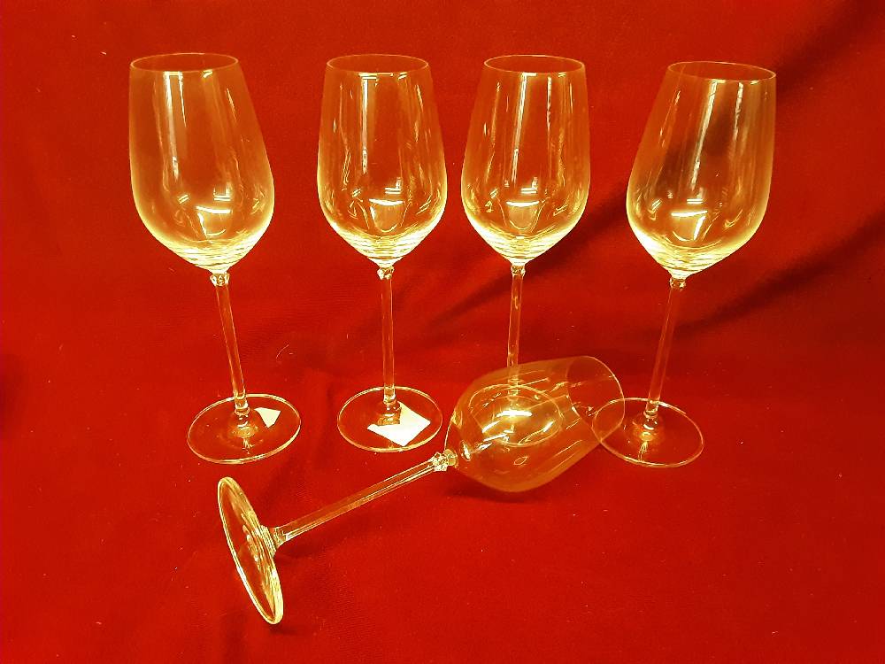 LOT DE 5 VERRES A VIN BLANC SUR PIED 