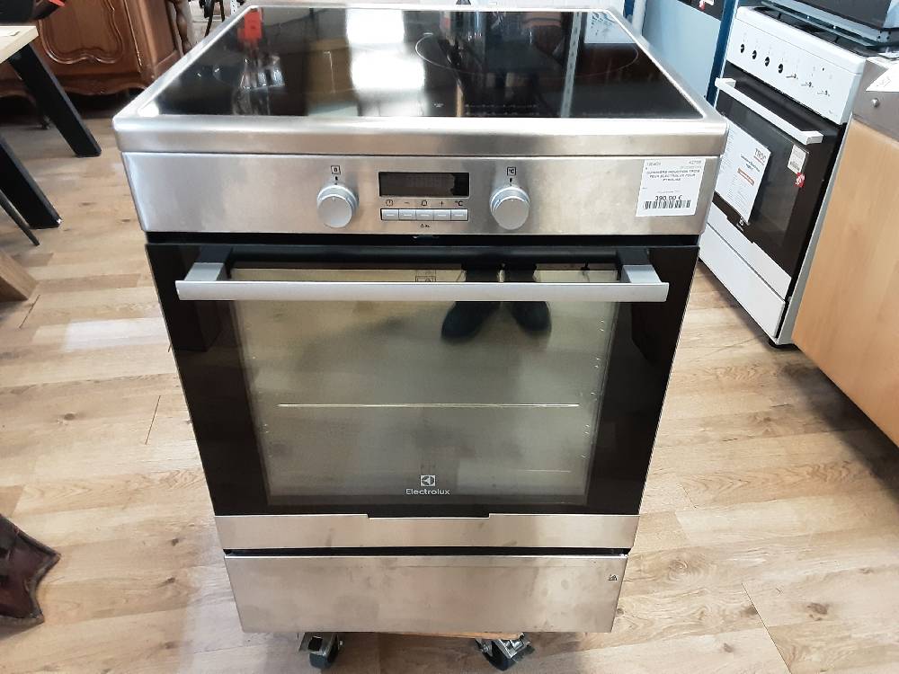 CUISINIÈRE INDUCTION TROIS FEUX ELECTROLUX FOUR PYROLISE