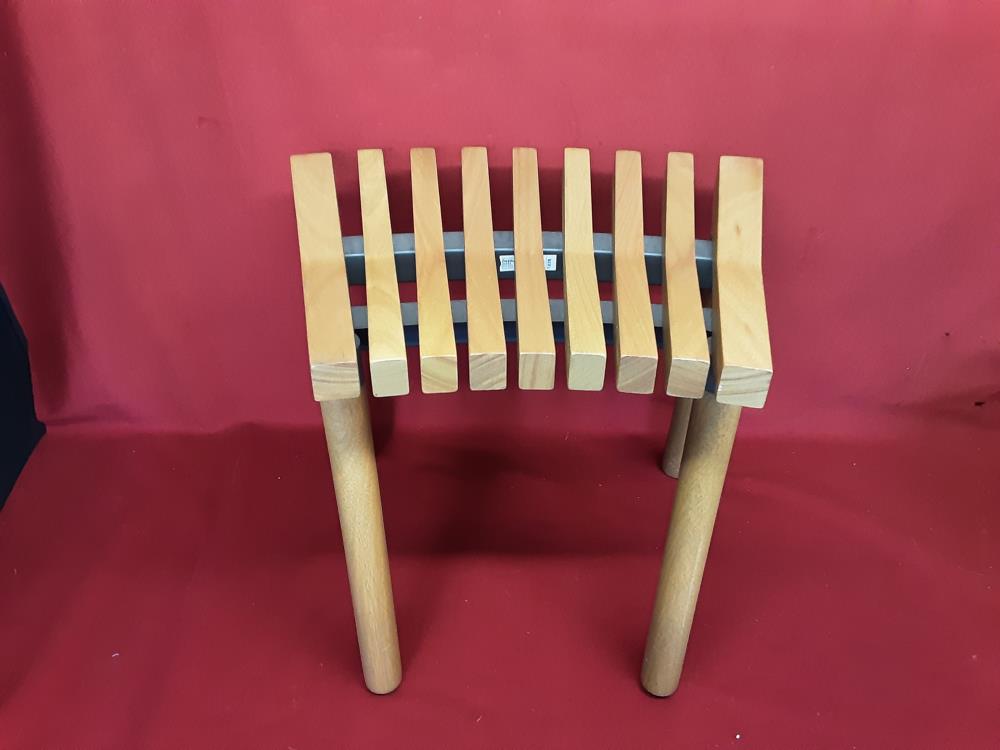 TABOURETS BOIS AJOURÉ