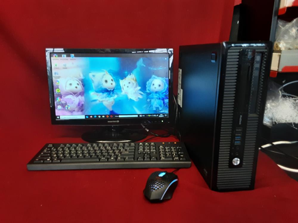 TOUR ORDINATEUR + ECRAN CLAVIER ET SOURIS
