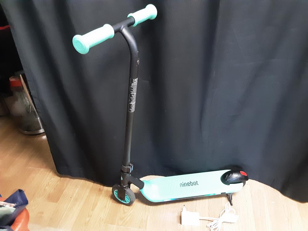 TROTINETTE ELECTRIQUE ENFANT NINEBOT VERT ET NOIR