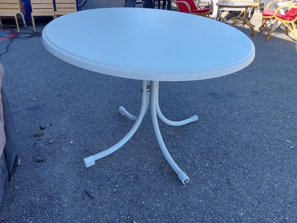 TABLE DE JARDIN RONDE PLIABLE PVC BLANC ET METAL
