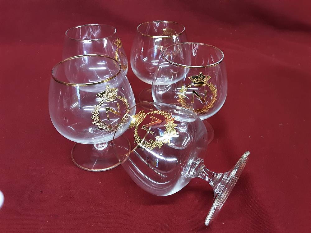 LOT DE 5 VERRES A COGNAC GRAVURES DORÉES