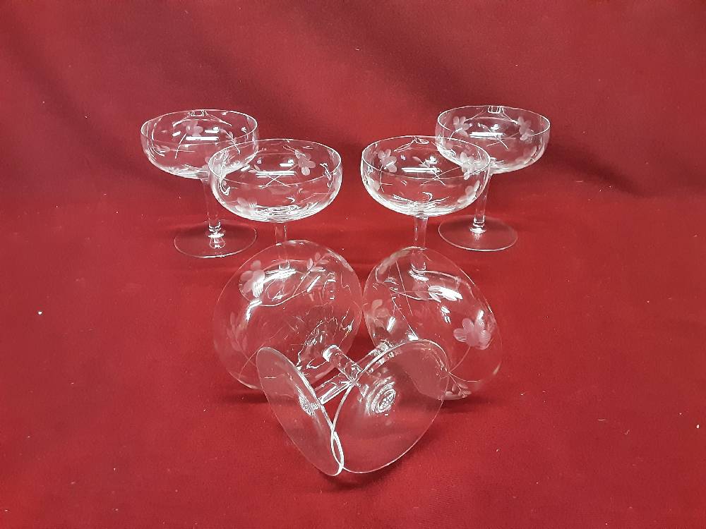 LOT DE 6 COUPES A CHAMPAGNE CISSELÉS