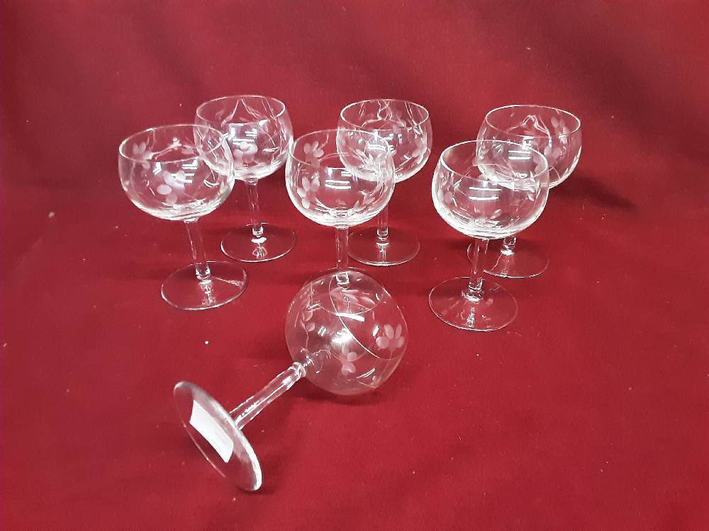 LOT DE 7 VERRES A EAU CISSELÉS 
