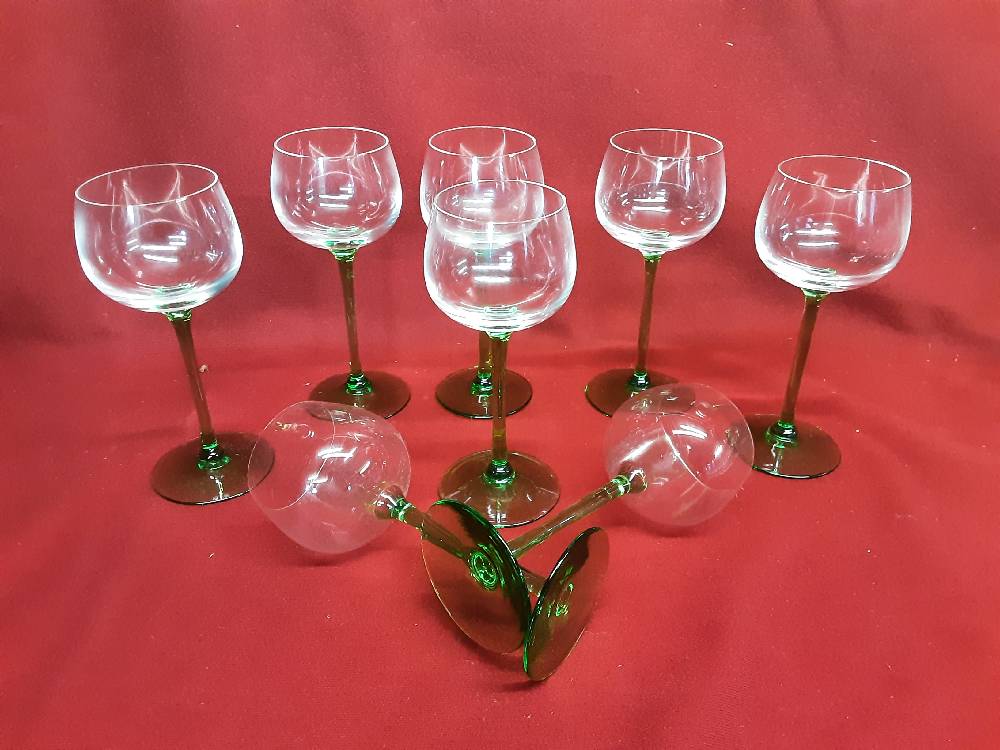 VERRE A VIN BLANC PIED VERT - VENDU À LA PIÈCE