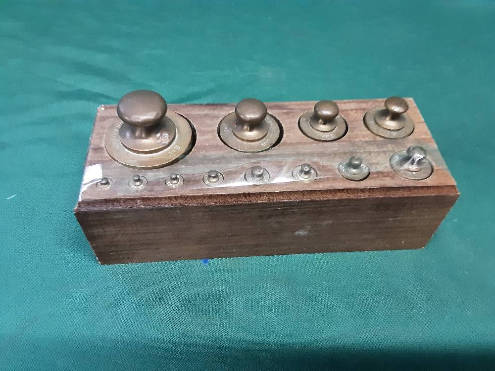 LOT DE POIDS SUPPORT BOIS