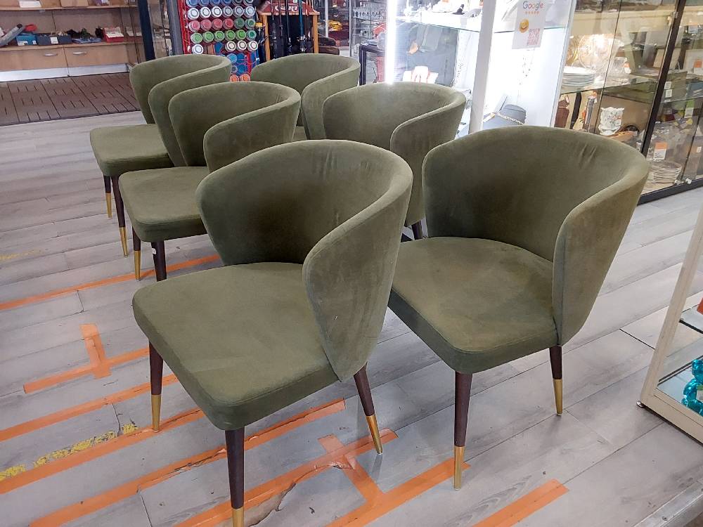 LOT 6 CHAISES VELOURS VERT
