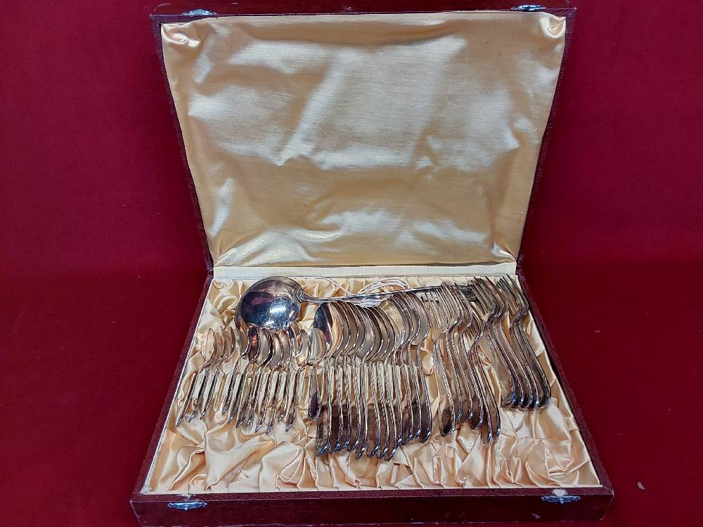 MÉNAGÈRE 37 PIÈCES EN M.A COURONNE